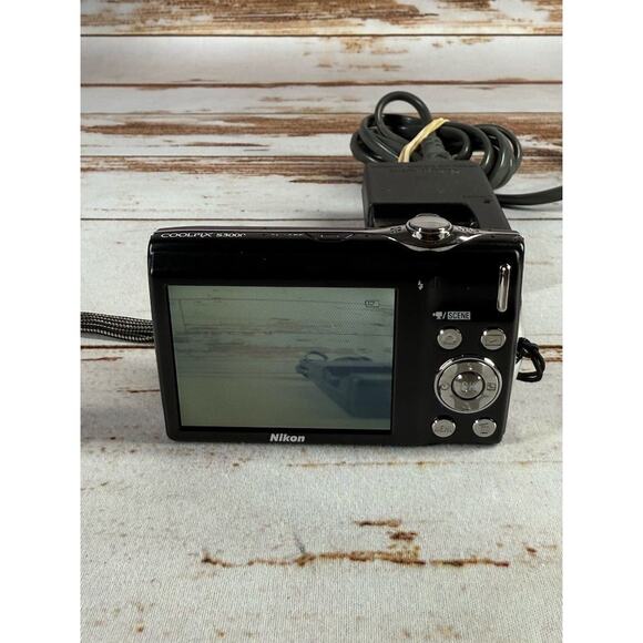 Nikon COOLPIX S3000 12MP Digital Camera 4x Zoom Purple Compact - Picture 4 of 8